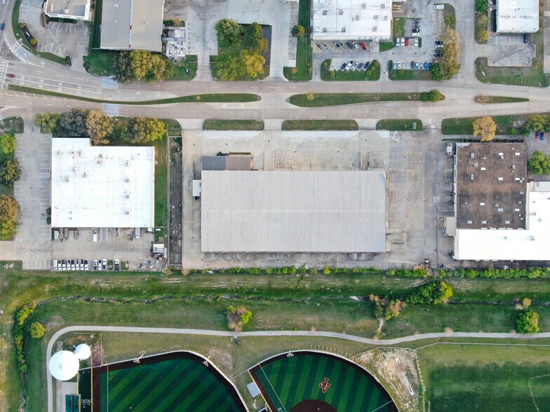 More Photos Of 10422 W Gulf Bank Rd, Houston Distribution For Lease