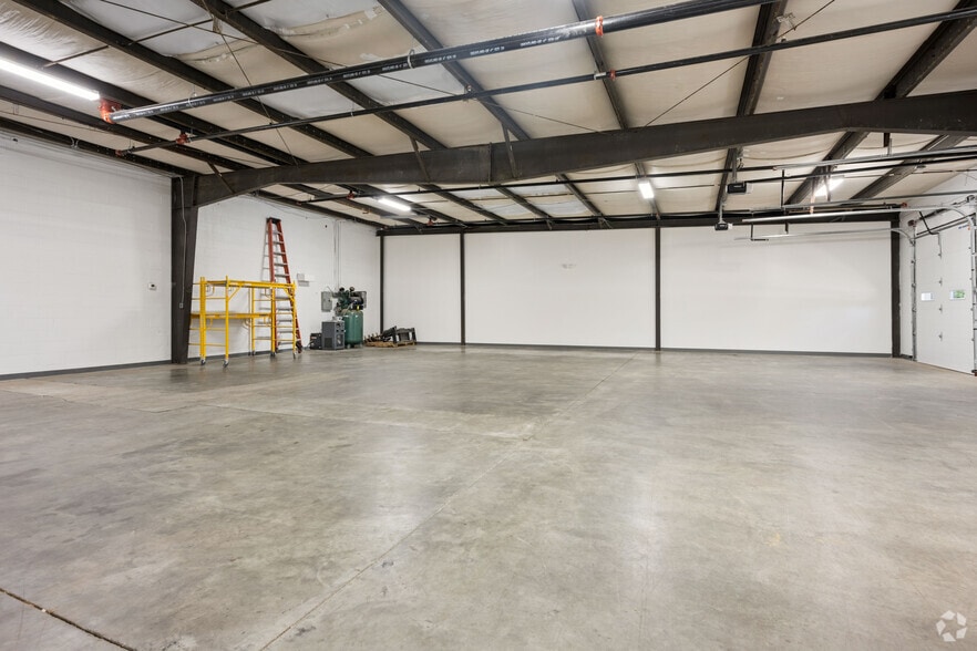 More Photos Of 114 S State St, Haw River Manufacturing For Lease