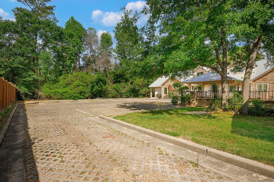 More Photos Of 26407 Oak Ridge Dr, Spring Medical For Sale