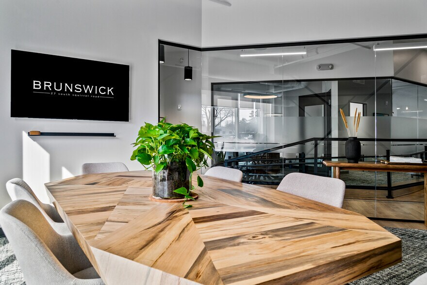 More Photos Of 27 S Squirrel Rd, Auburn Hills Coworking Space