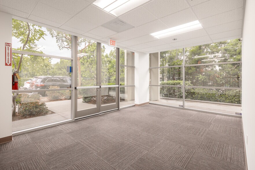 More Photos Of 61 Post, Irvine Light Manufacturing For Sale