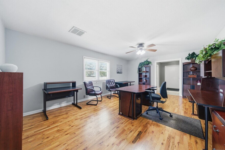 More Photos Of 1718 W Broadway St, Collinsville Office Residential For Sale