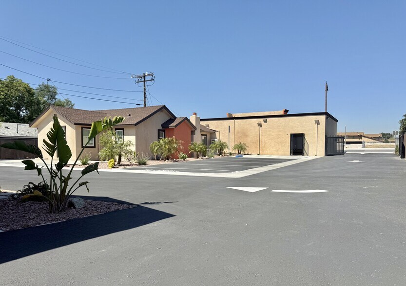 More Photos Of 7893 Sierra Ave, Fontana Storefront Retail Residential For Lease