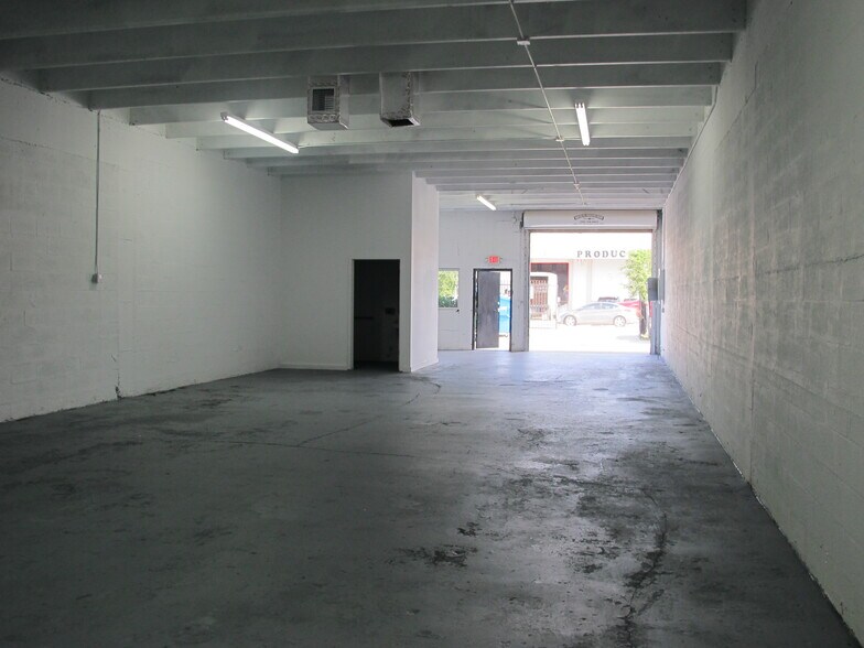 More Photos Of 1744-1750 NW 22nd St, Miami Warehouse For Lease