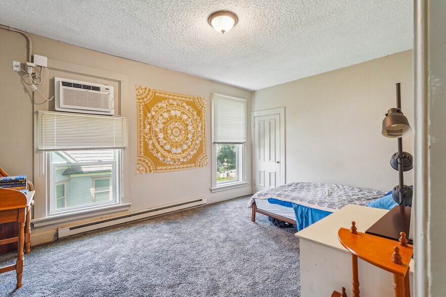 More Photos Of 920 High St, Grinnell Apartments For Sale