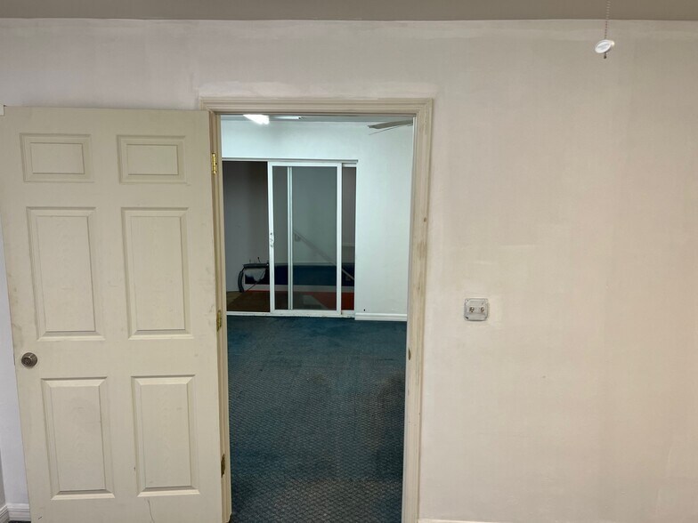 More Photos Of 4566 NW 5th Blvd, Gainesville Flex For Lease