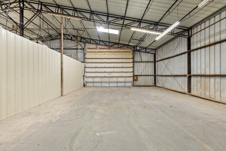 More Photos Of 5908-5912 Eden Dr, Fort Worth Warehouse For Sale