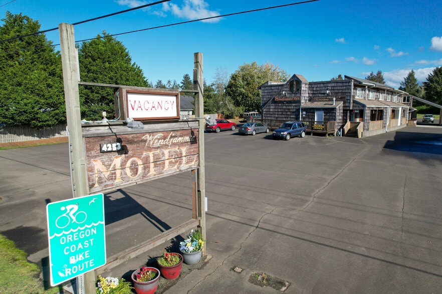 Primary Photo Of 4253 Highway 101 N, Gearhart Hotel For Sale