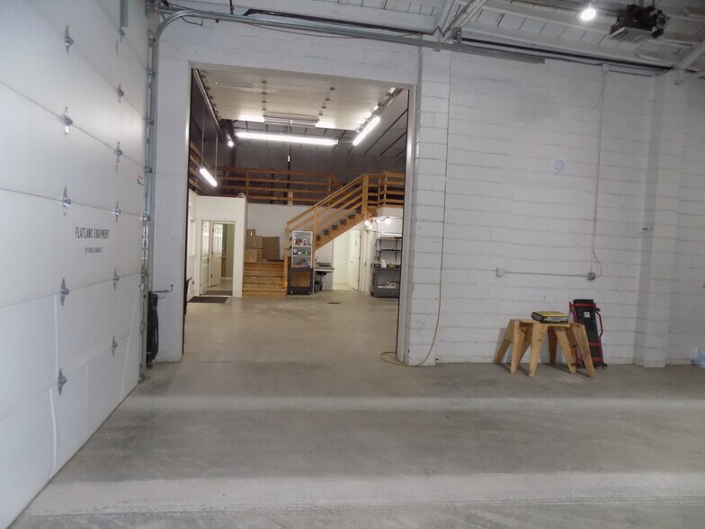 More Photos Of 1544 S Main St, Ottawa Distribution For Sale