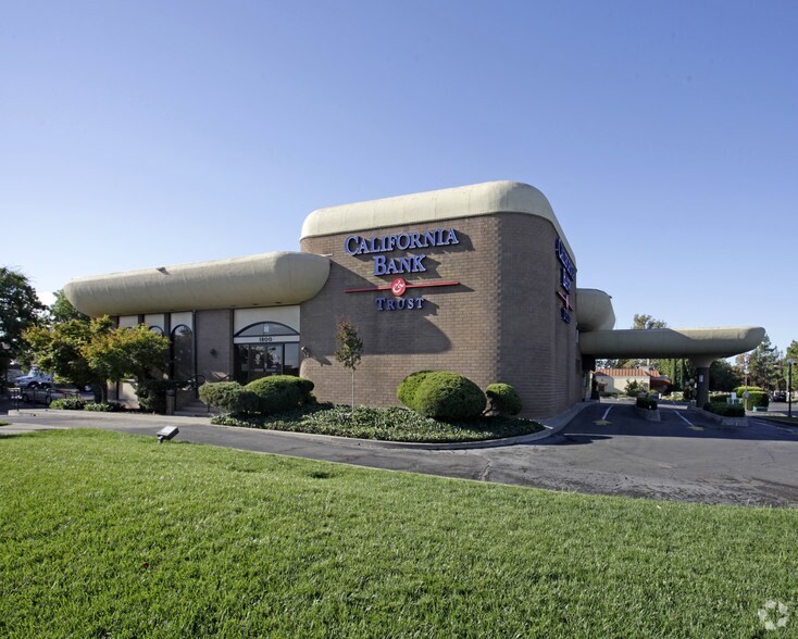 More Photos Of 1800 Arden Way, Sacramento Bank For Lease
