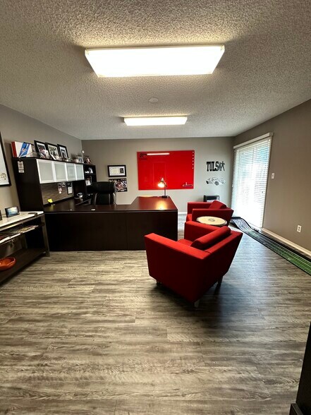 More Photos Of 7181 S Braden Ave, Tulsa Office For Lease