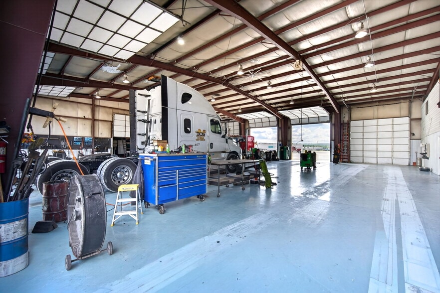 More Photos Of 109 Tabor Dr, Crossville Industrial For Sale