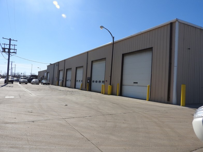 More Photos Of 310 W 162nd St, South Holland Manufacturing For Lease