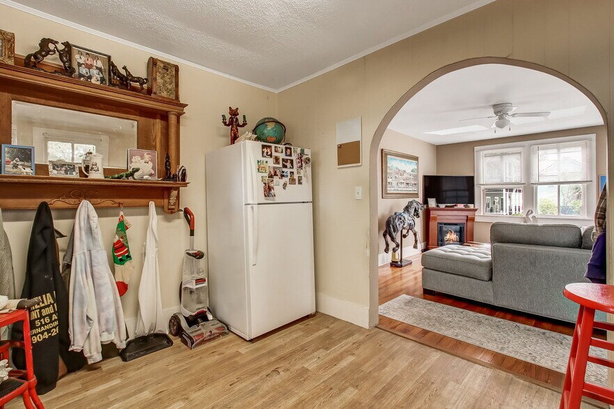 More Photos Of 516 Ash St, Fernandina Beach Freestanding For Lease