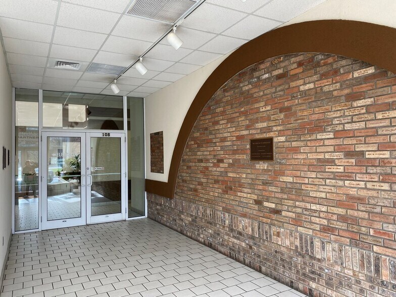 More Photos Of 102-108 E Main St, Kingsport Office For Lease