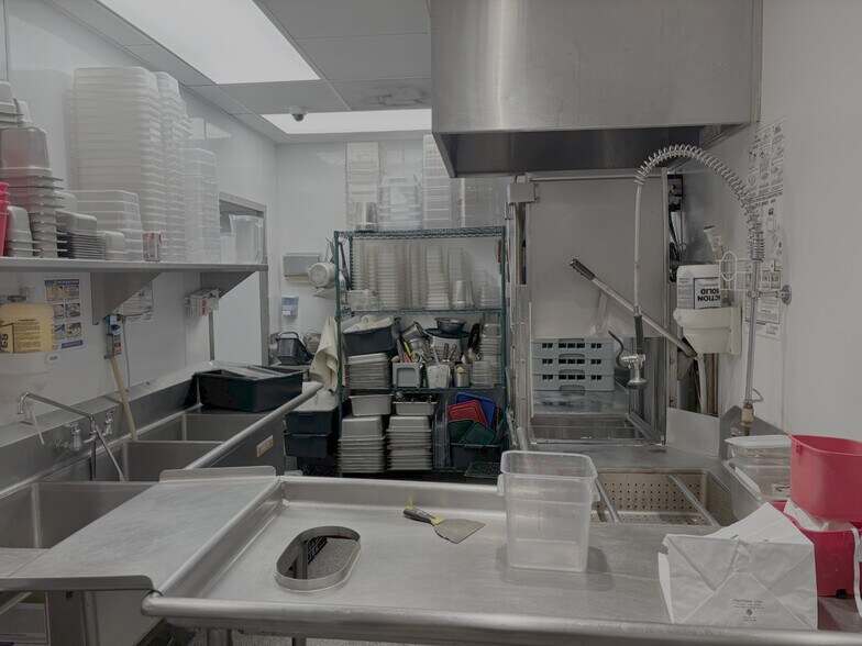 More Photos Of 1635-1637 N Damen Ave, Chicago Storefront For Sale