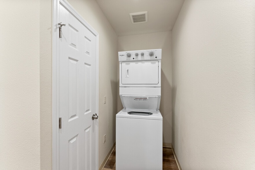 More Photos Of 132 NE Rifle Range St, Roseburg Apartments For Sale