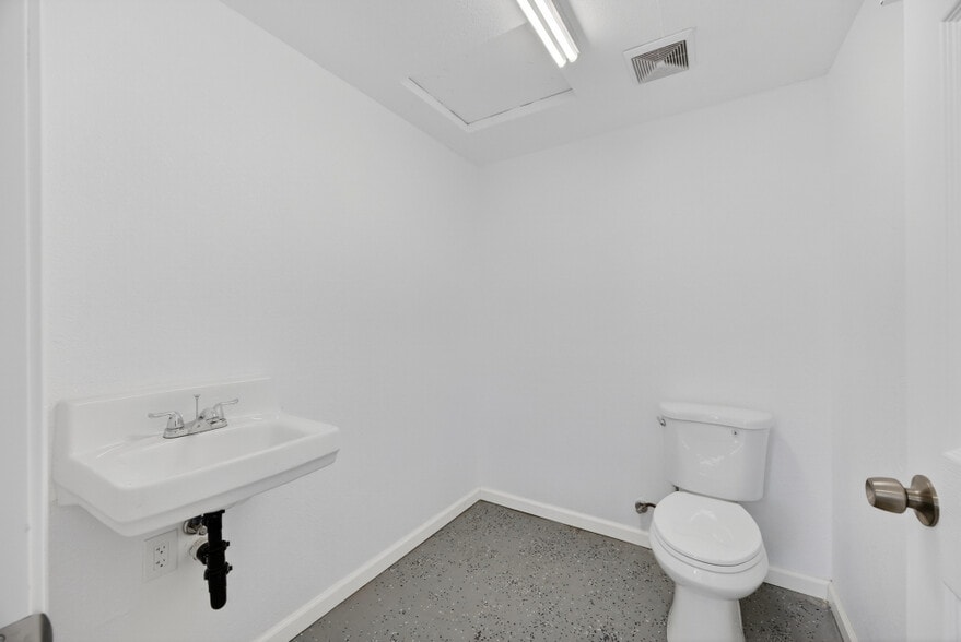 More Photos Of 1110 Ramirez St, Marysville Auto Dealership For Sale