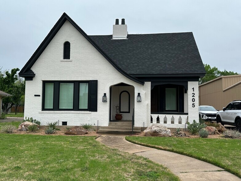 More Photos Of 1205 Main St, Garland Office For Lease
