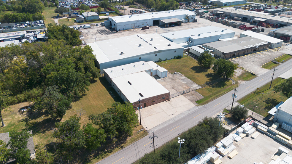 More Photos Of 14826 Yarberry St, Houston Warehouse For Sale