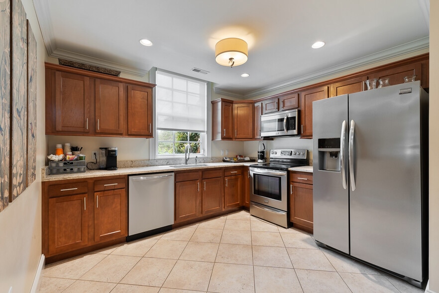 More Photos Of 3139 16th Street Rd, Huntington Medical For Sale