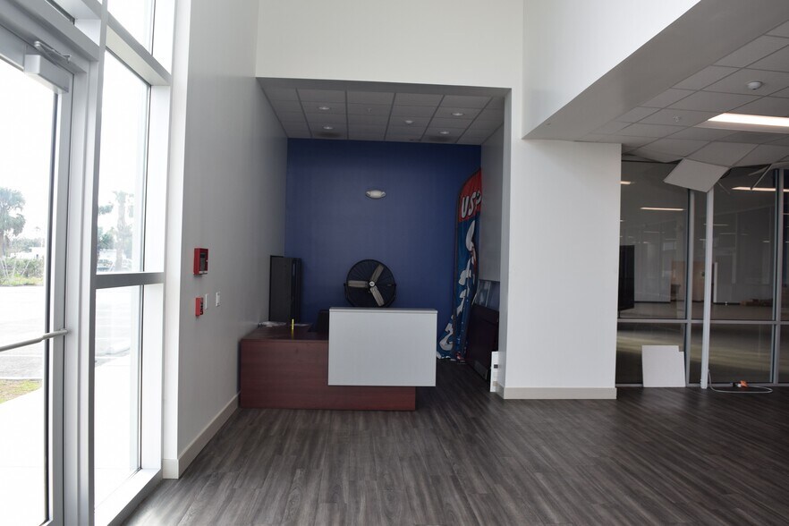 More Photos Of 1280 US Highway 41 Byp S, Venice Auto Dealership For Sale