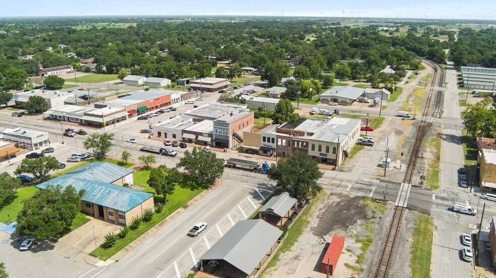 More Photos Of 1116 Austin St, Hempstead Storefront Retail Office For Sale