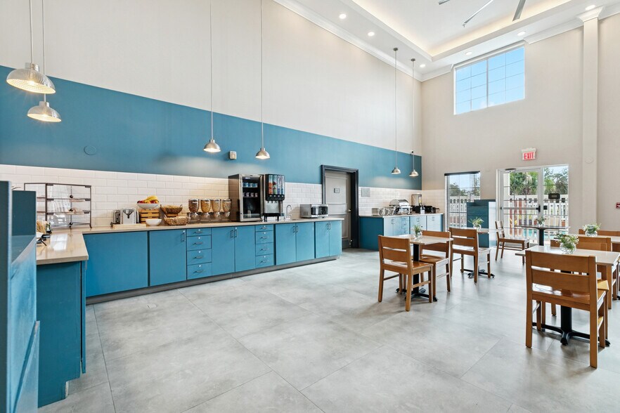 More Photos Of 130 Holiday Blvd, Covington Hotel For Sale