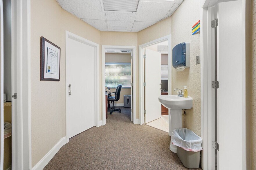 More Photos Of 1751 66th St N, Saint Petersburg Office For Sale
