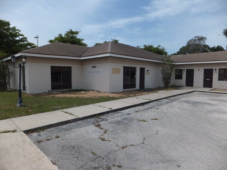 More Photos Of 6200 S Tamiami Trl, Sarasota Office For Sale