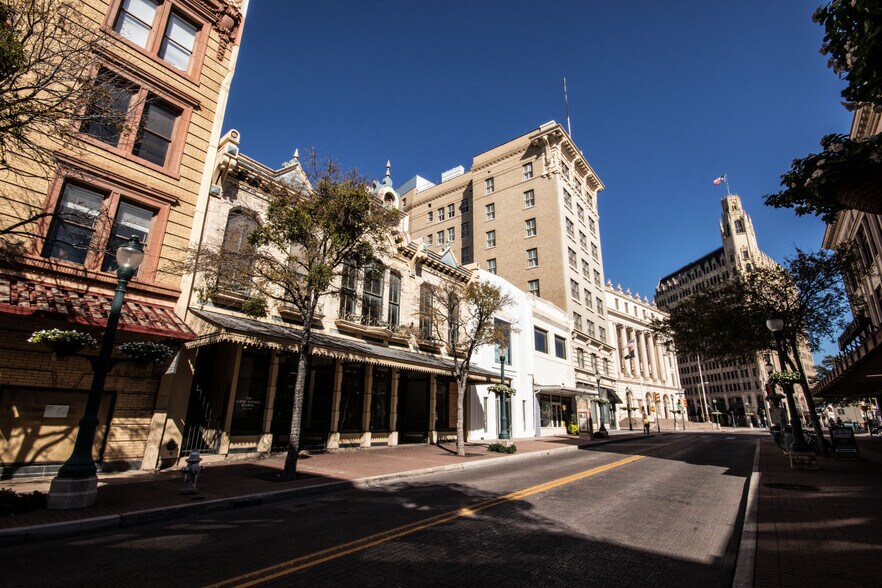 More Photos Of 515 E Houston St, San Antonio Storefront Retail Office For Lease