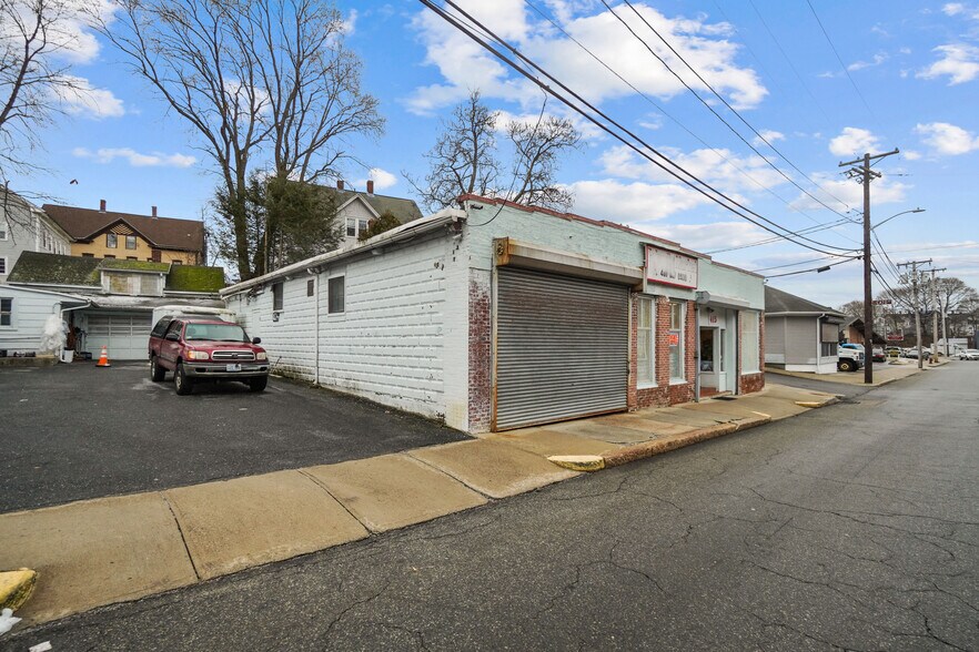 More Photos Of 415-423 Arnold St, Woonsocket Storefront For Sale