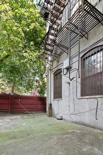 More Photos Of 496 Putnam Ave, Brooklyn Apartments For Sale