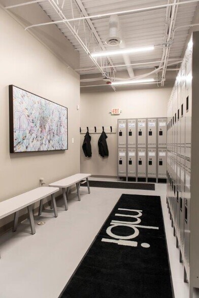More Photos Of 227 W Judd St, Woodstock Office For Sale