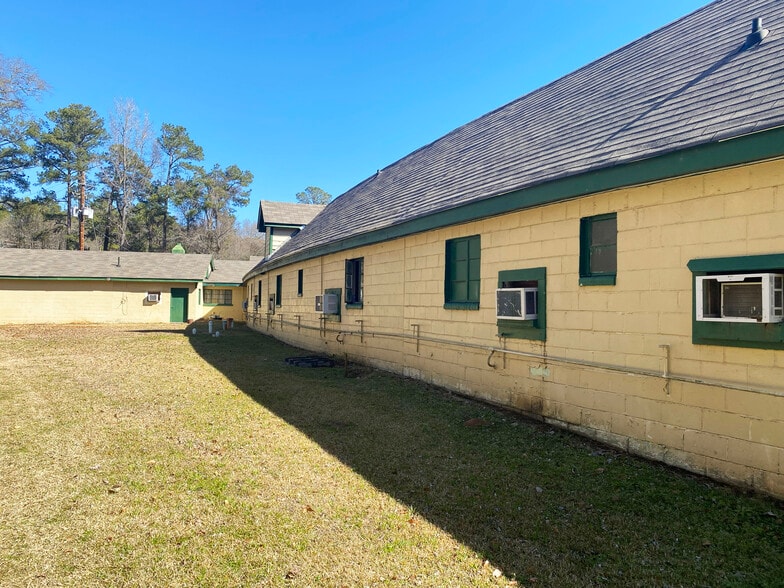 More Photos Of 2240 Gray Hwy, Macon-Bibb Hotel For Sale