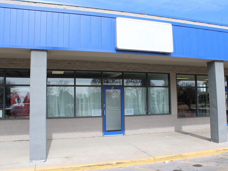 More Photos Of 7-75 W Scott St, Fond Du Lac General Retail For Sale