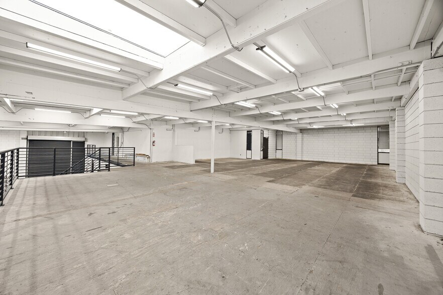 More Photos Of 2702 Saint Louis Ave, Signal Hill Warehouse For Lease