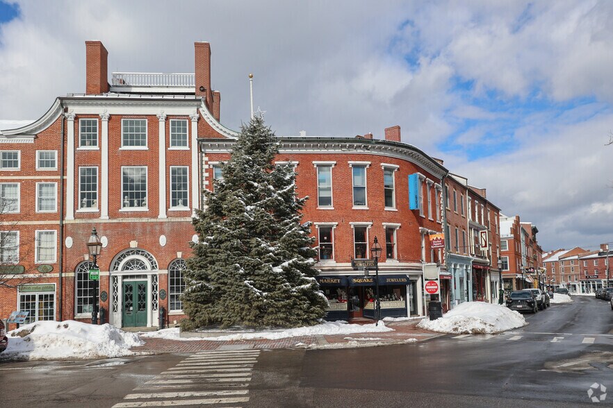 More Photos Of 10-12 Market Sq, Portsmouth Storefront Retail Office For Lease
