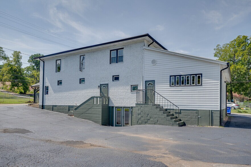 More Photos Of 4301 Washington Pike, Knoxville Office Residential For Sale