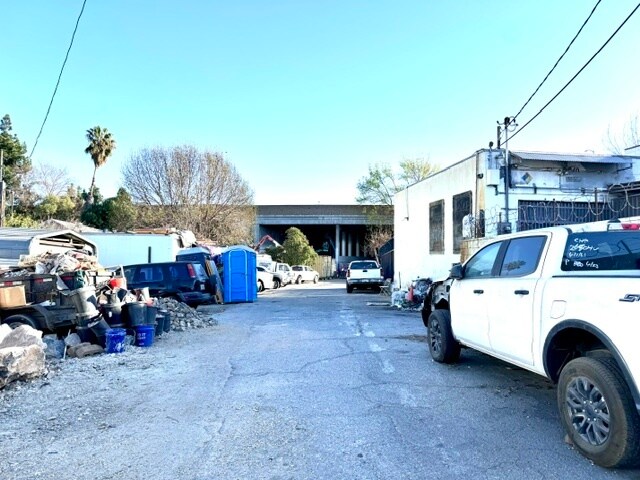 More Photos Of 3001 Delay Dr, Los Angeles Land For Lease
