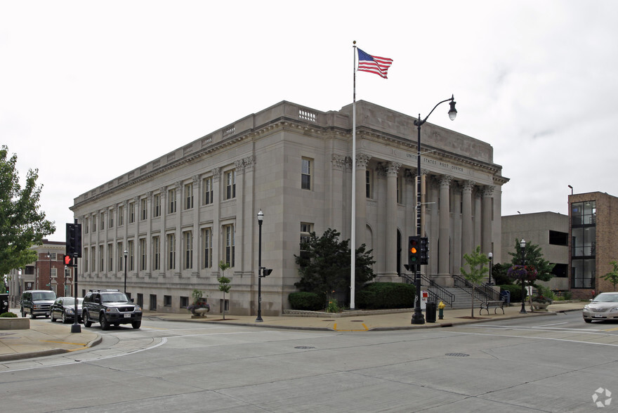 Primary Photo Of 603 Main St, Racine Post Office For Lease