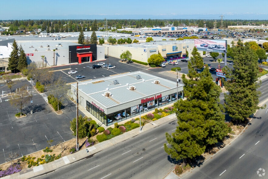 More Photos Of 4224 W Shaw Ave, Fresno Freestanding For Lease