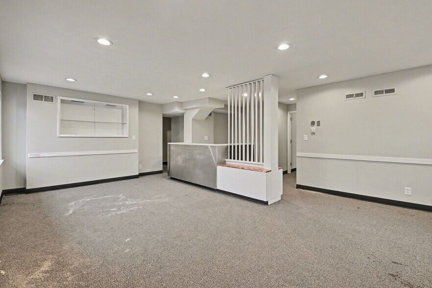 More Photos Of 5519 Northwest Radial Hwy, Omaha Medical For Lease