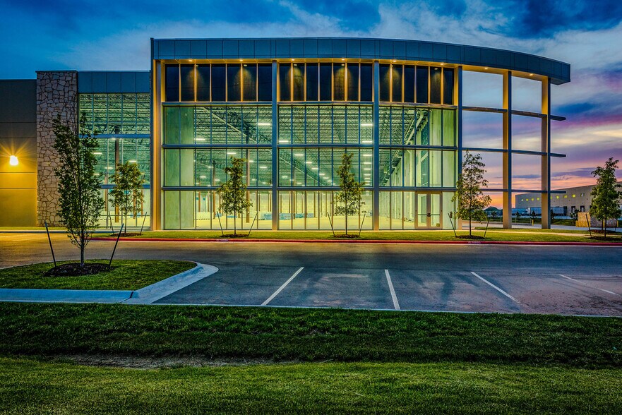 Primary Photo Of 5000 SW Regional Airport Blvd, Bentonville Warehouse For Lease