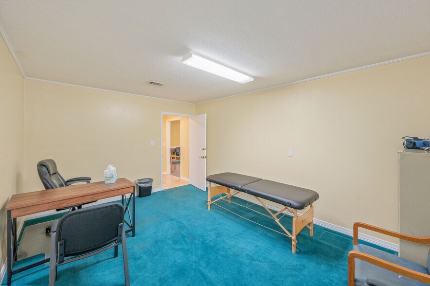 More Photos Of 1078 S Ferdon Blvd, Crestview Medical For Sale