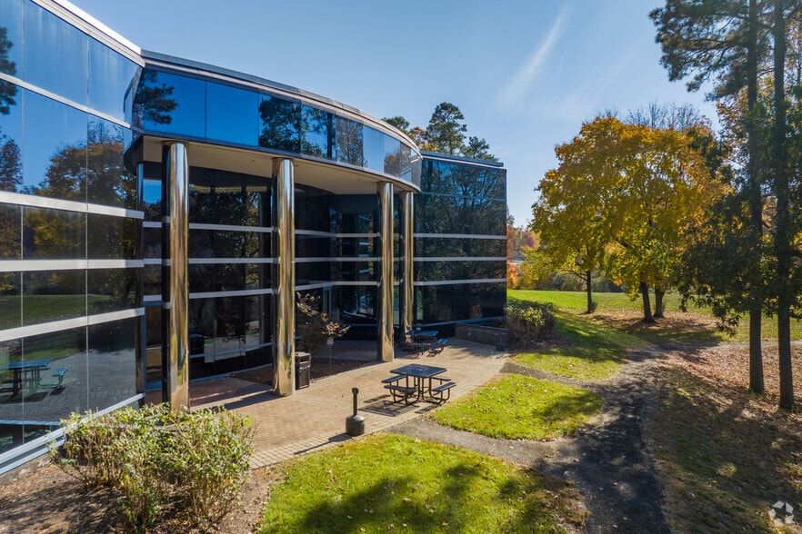 More Photos Of 2820 Waterford Lake Dr, Midlothian Office For Lease