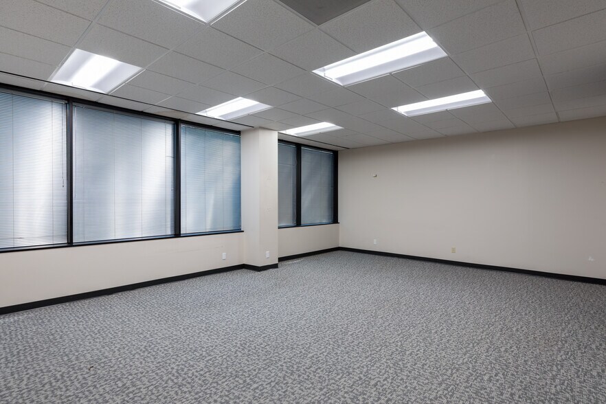 More Photos Of 14550 Torrey Chase Blvd, Houston Office For Lease