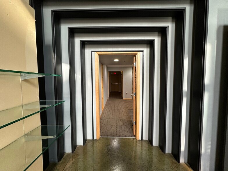 More Photos Of 4 S Linn St, Iowa City Office For Lease