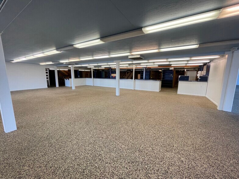 More Photos Of 3000 Winchester Blvd, Campbell Service For Lease