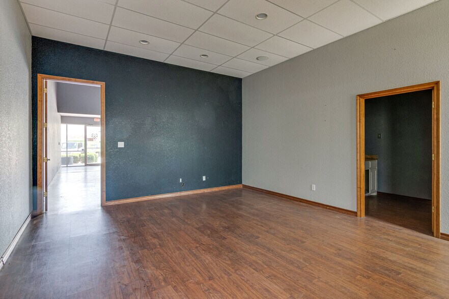 More Photos Of 5411 Basswood Blvd, Fort Worth Medical For Lease